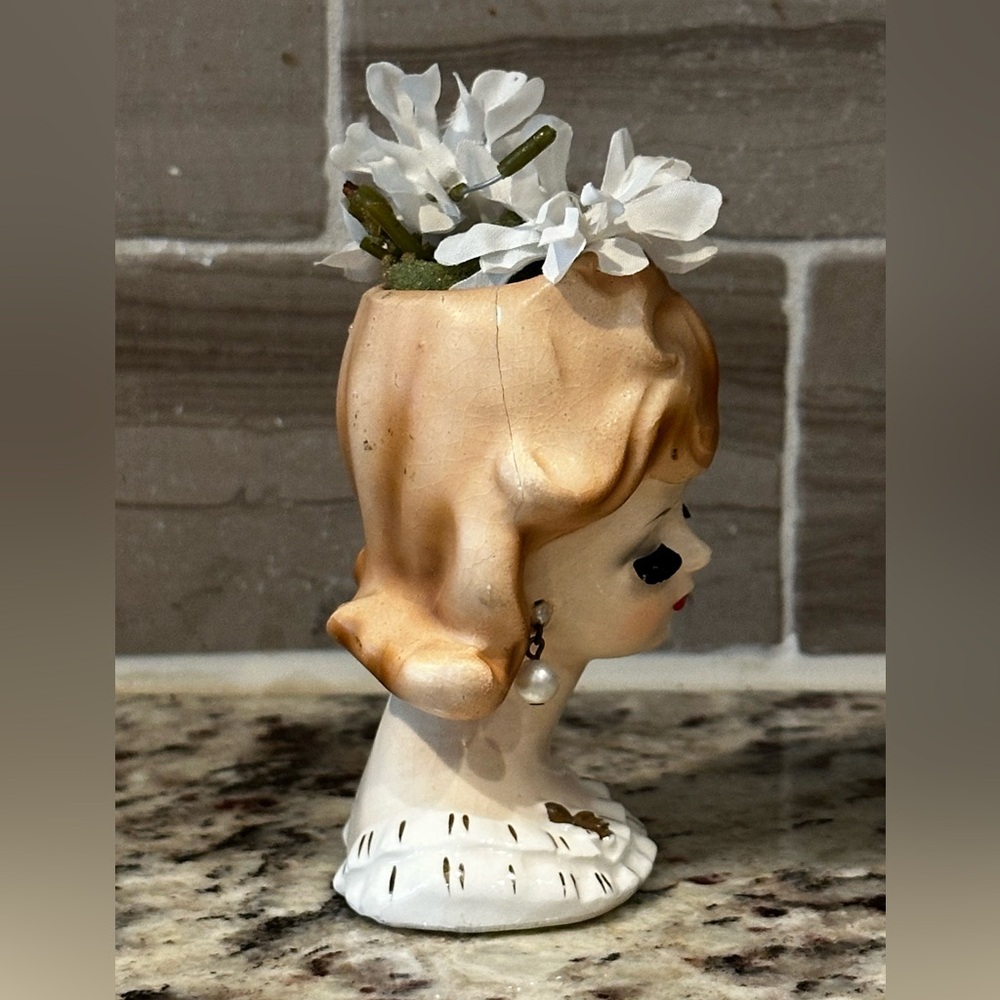 Vintage Ceramic Lady Head Vase - Mini size 3.5” T x 2.25” W C5937
© NAPCO WARE - Picture 4 of 9
